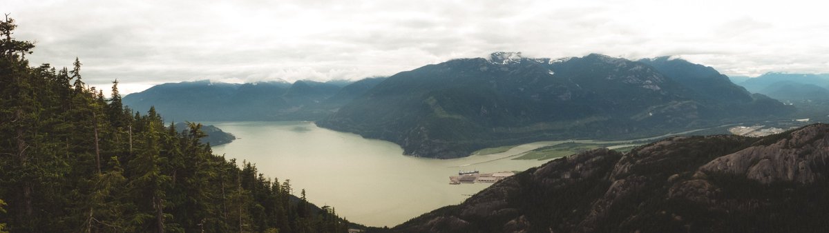 AutumnsGrief's tweet photo. The Stawamus Chief, Squamish. Pretty awesome view, right? #MarkGoesToBC #HelloBC #ExploreBC #VSCO https://t.co/pFvOA3WNn0