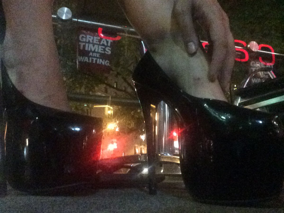 PrincessFeeFi's tweet image. "If you can walk in them you can keep them" oh baby you best believe I can walk in 'em. #heels #stiletto #feet #shoe