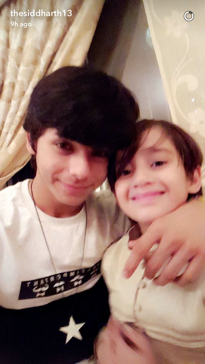 SiddharthNFans's tweet photo. #Snapchat update of our #Superstar @siddnigam_off celebrating #Eid with Jannat &amp; family ☺️💕 https://t.co/CCcxBHjkyn