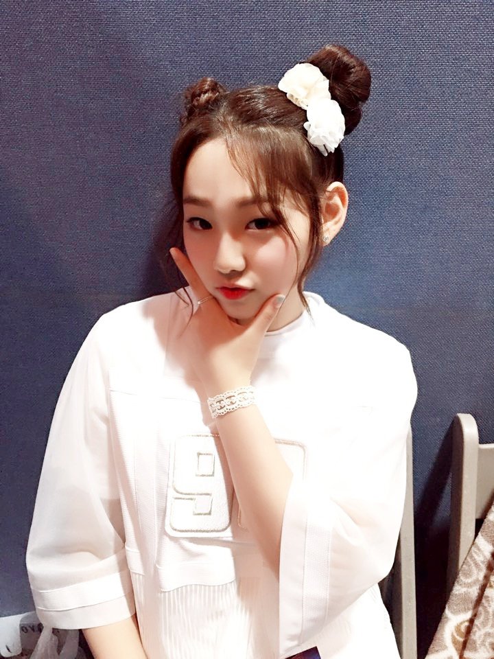 gu9udan's tweet photo. 더운 날씨에 지친 뀨단 팬여러분을 위한 #엠카운트다운 대기실 미공개컷 공개! 더위조심하라뀨우~♡ https://t.co/Iv6DLrrBGO