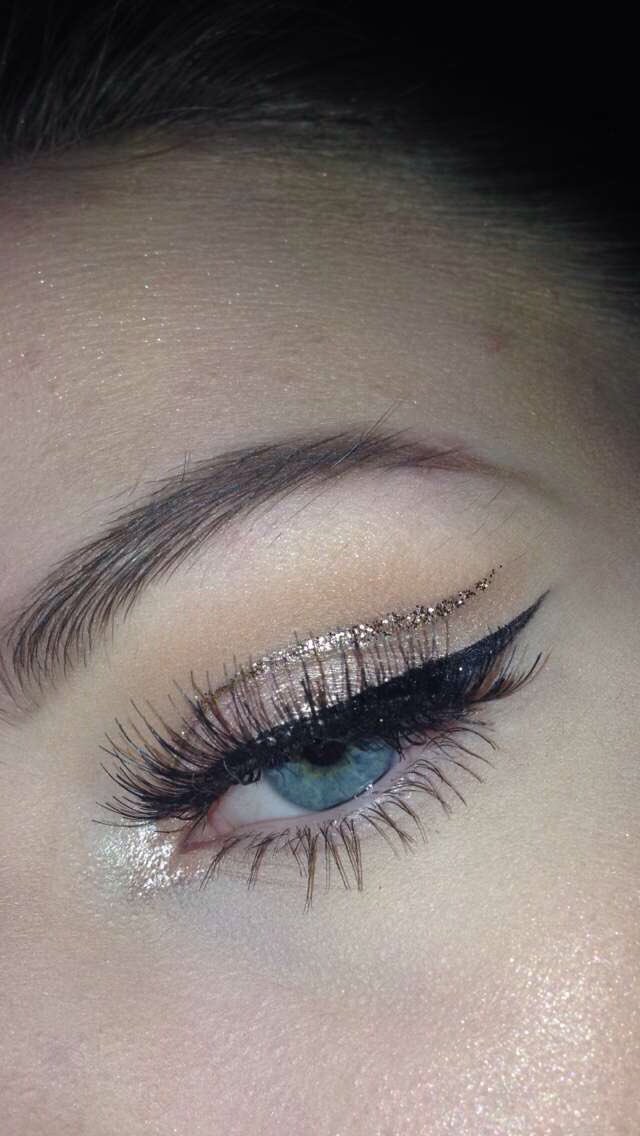 gdayjaspar's tweet photo. Glitter cut crease inspired by @xoShaaan ❤️ https://t.co/R73zTqIYqe