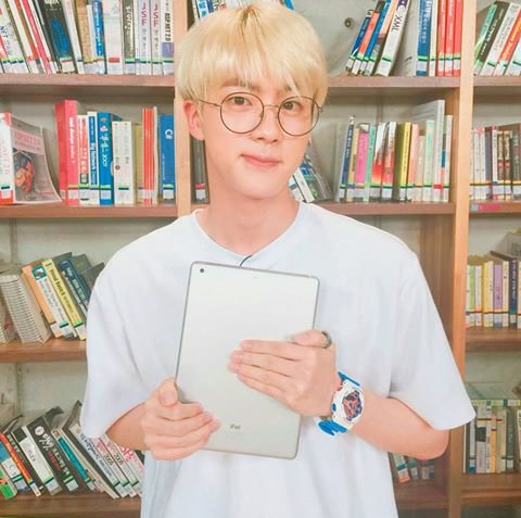 farayolue's tweet photo. #smartjin #jin #kimseokjin #bts https://t.co/eNHMfelSLA