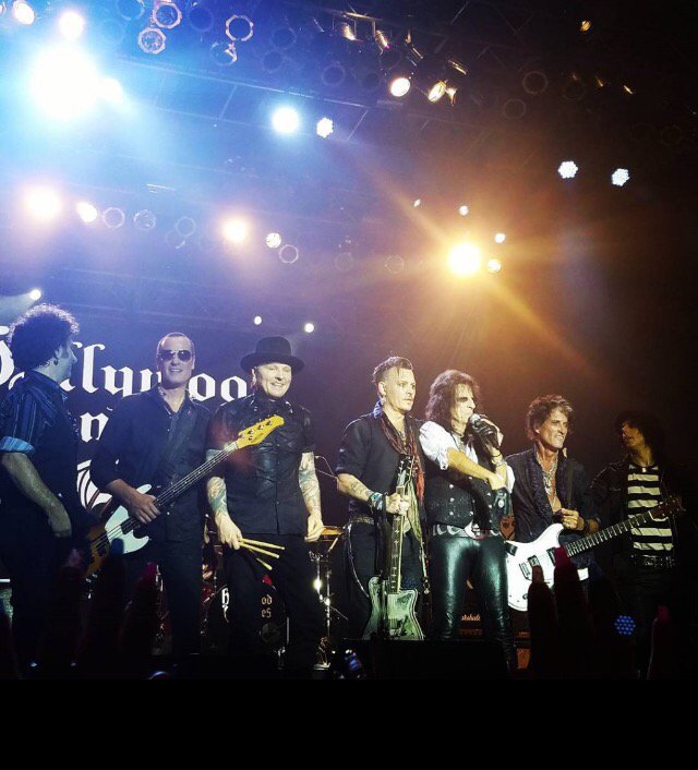 STPRobertDeLeo's tweet photo. Had a really great time tonight with @hollywoodvamps Thank you Aurora! https://t.co/WPWUgRrdon