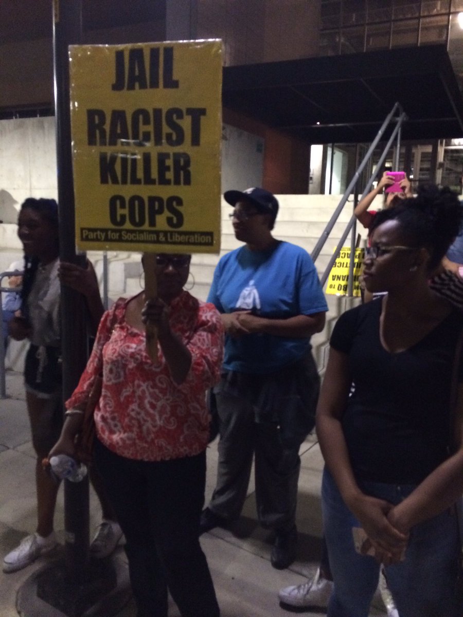 KRQEPhotoDroog's tweet photo. Speakers and #BlackLivesMatter activists rally at UNM tonight in light of recent police shootings. https://t.co/TVrLgp9jz1