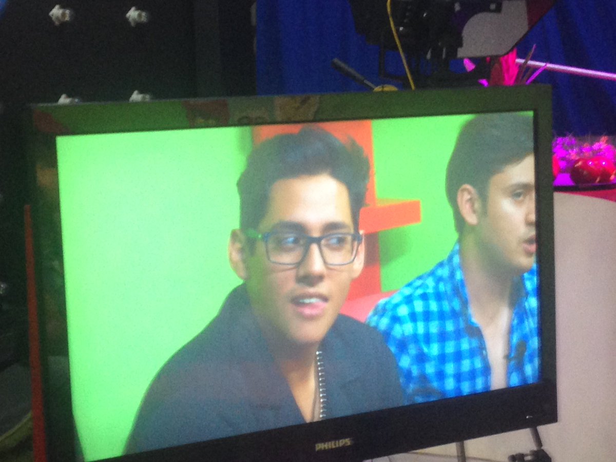 Limonatics's tweet photo. Hoy toco nos  conducir un programa de televisión #PartyDJ !Gracias por estar al pendiente! #LimonaticsPorSiempre 😎🤘🏻 https://t.co/7ukFEFaNuW