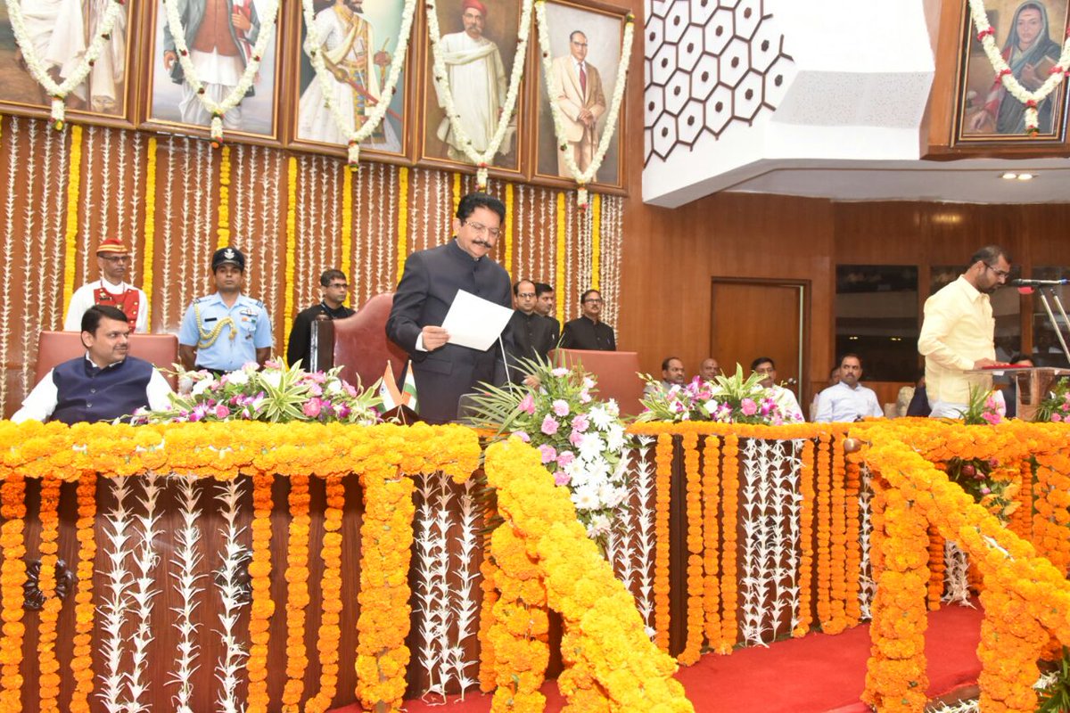 Info_Sangli's tweet photo. मा. ना. श्री. सदाशिव खोत यांनी राज्यमंत्री म्हणून शपथ घेतली https://t.co/YaxmJHjSsA