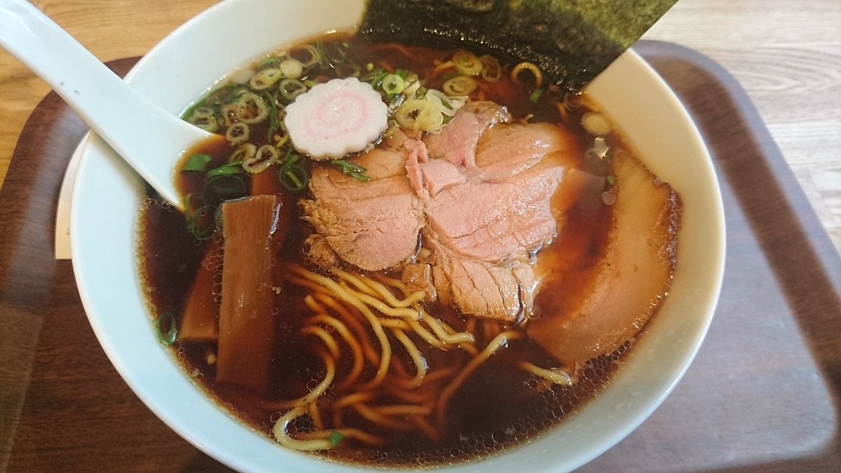 jin0217_'s tweet photo. メシドコロ NICONICO@築地 醤油ラーメン 780
強めの醤油に細麺。卓上昆布酢(都昆布ぽい)でさっぱりにもなります。煮卵(100)追加すればよかったかも。ラーソーメンから冷麦までいろいろあります。 #lunch #ramen https://t.co/wj0mubLG7C