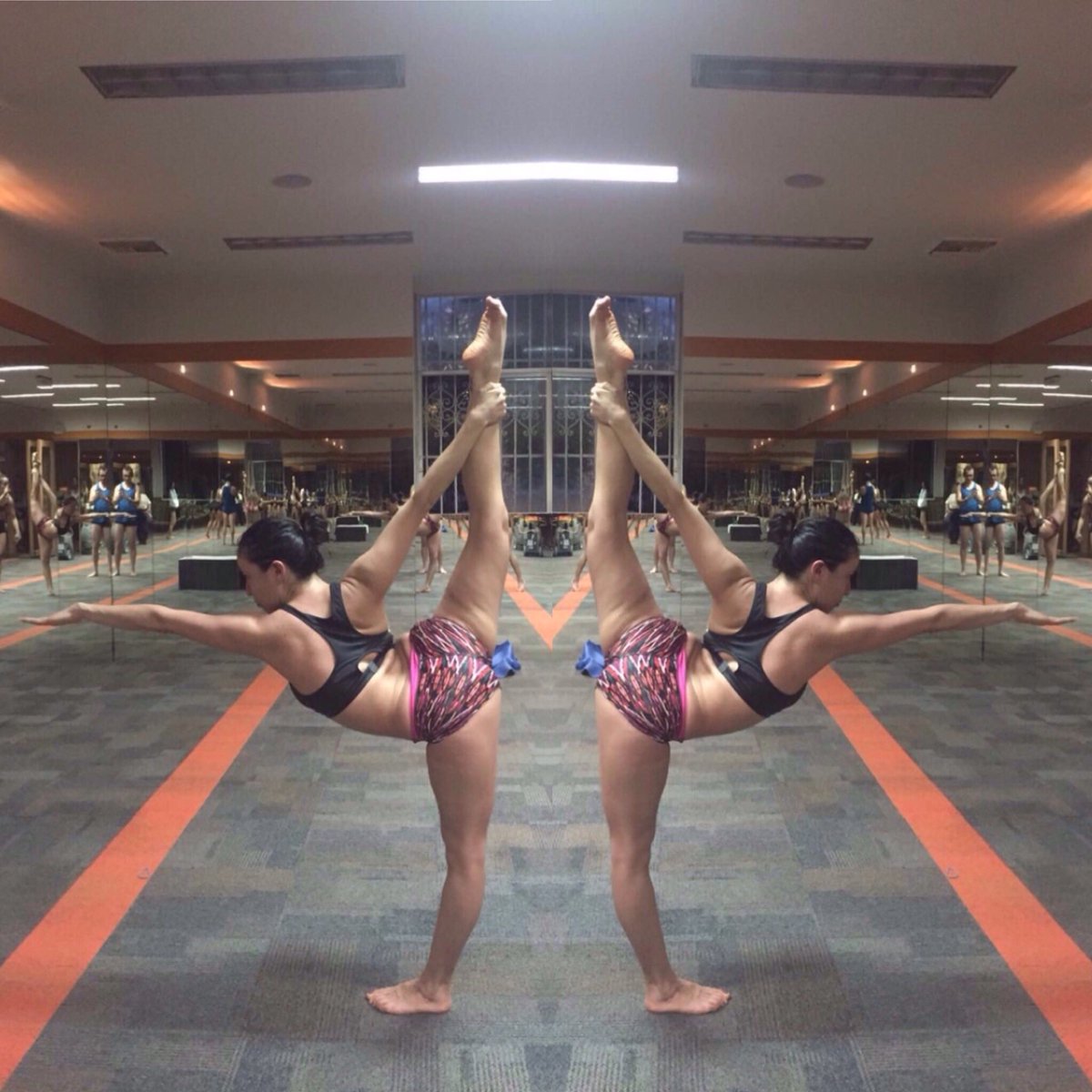 Pauyogi's tweet photo. #lockTheKnee #BikramYoga #yoga 🔥🕉😍 https://t.co/oYKEkErQOG