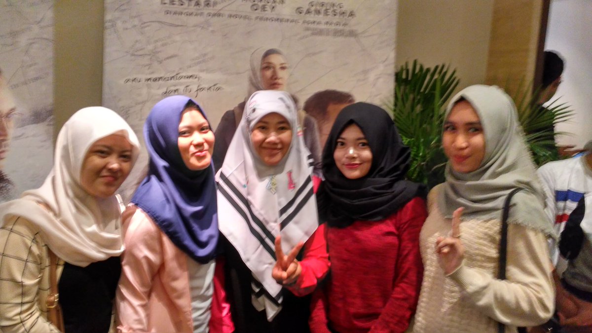 Fotbar sma asma nadiia penulis jilbab traveler. Hayyoo kawan2 jangan luuppa yyah tonton.. Seru abisss