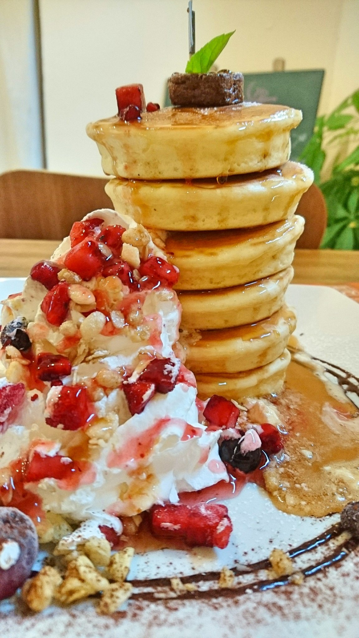 アトム 前から気になってた ライオンダンス パンケーキタワーが９００円 紅茶が３００円でちょっとした贅沢です T Co Jkwhnwpazt Twitter