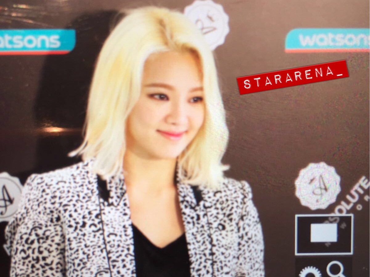 [PIC][06-07-2016]HyoYeon khởi hành đi Hồng Kông để tham dự khai trương chi nhánh mới của "Absolute New York" vào chiều nay Cm0WngEVUAIAJuD