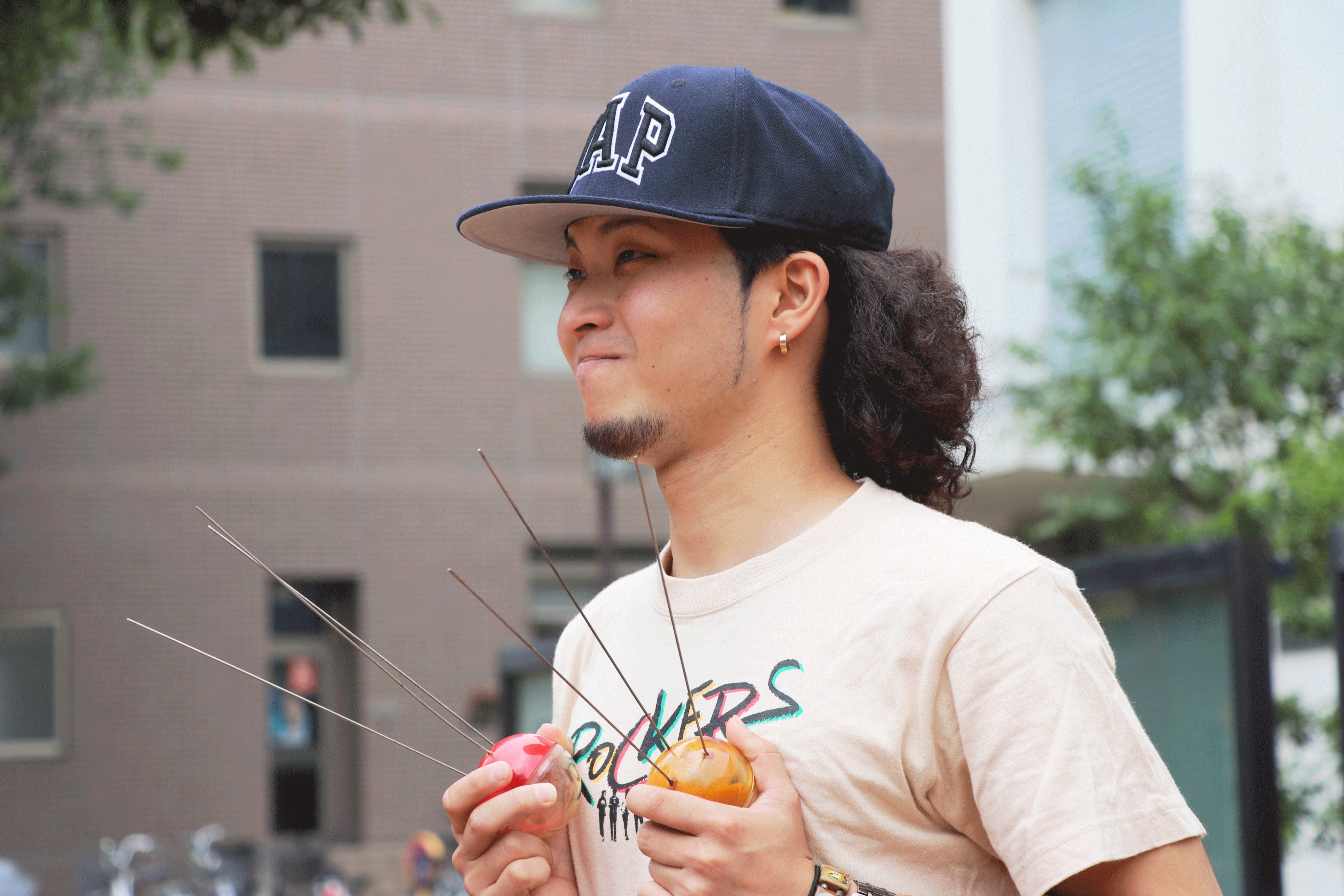 宇都宮大学 学生団体 Arcs 学生日常スナぷるvol 3 国際学部３年 山田慶さん 独創的な髪型 が特徴の沖縄が生んだレゲエ界の伝道師 溢れるb Boy感とは裏腹にたまに見せてくれる笑顔がキュート ただ 4枚目にはどことなく彼の心の中に潜む闇を感じた