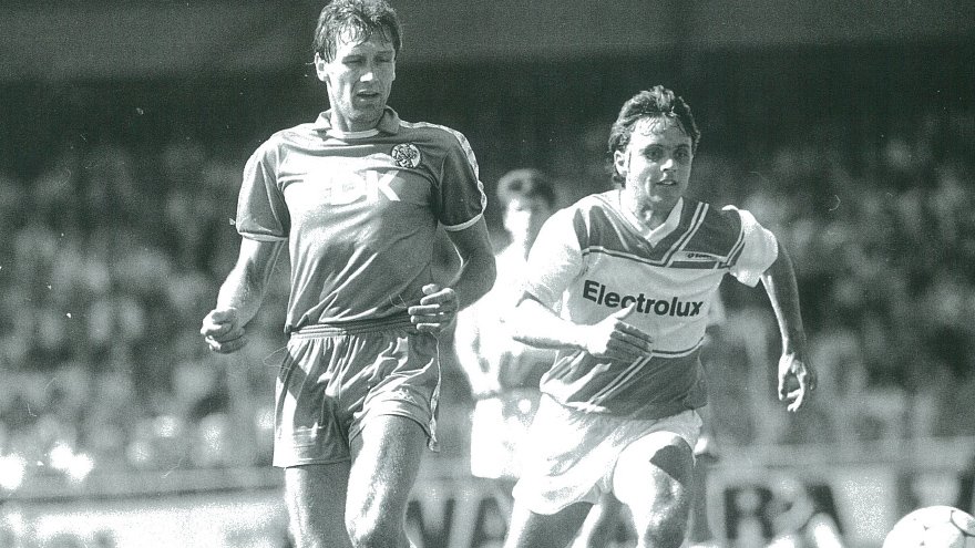 KALENDER Vandaag zijn voormalig Ajax spelers Ronald ...