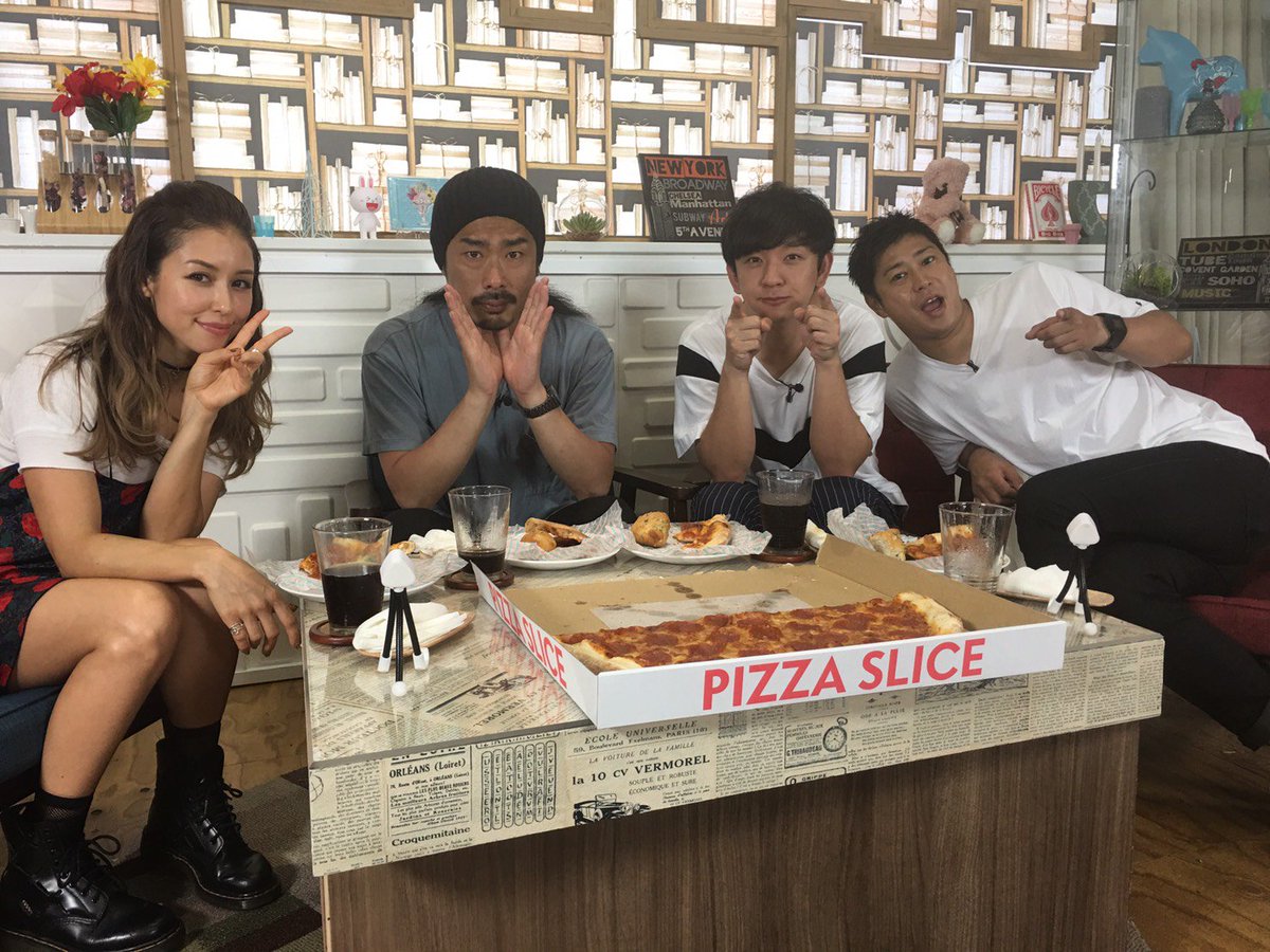 LINELIVE_JP's tweet photo. 7/8 #さしめし BENIさん×パンサーの皆さんのサイン入り写真をプレゼント！この投稿をRT&amp;フォローで応募完了。当選者にDMします。締切7/9
https://t.co/mC42u3Us4U #LINELIVE https://t.co/Zbb69uXcf1