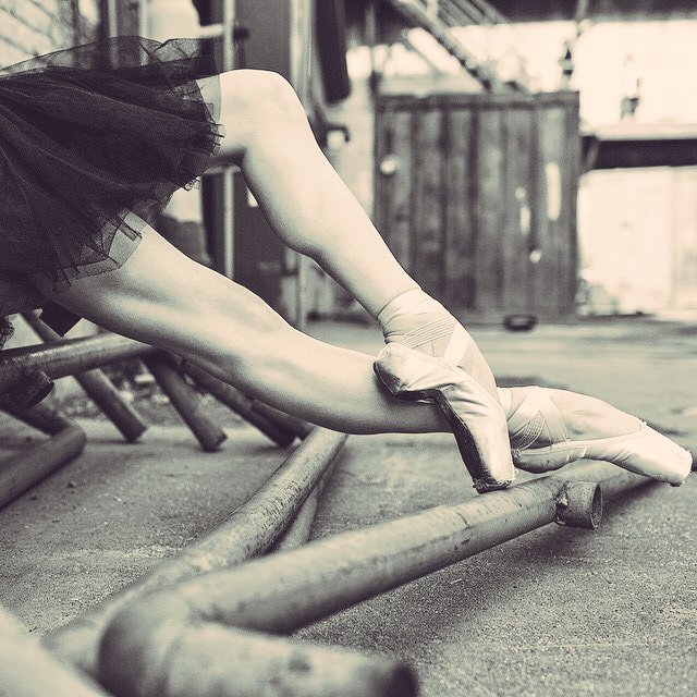 mgraziaiuliano's tweet photo. La Danza non è arte per aver successo,ma un dono per emozionare gli altri. Cunningham. #buondì #balletismylife https://t.co/flBv6SCBMB