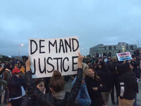 antoniodelotero's tweet photo. Black Lives Matter protesters have shut down the Oakland 880 freeway in California https://t.co/sbif7wiet4
