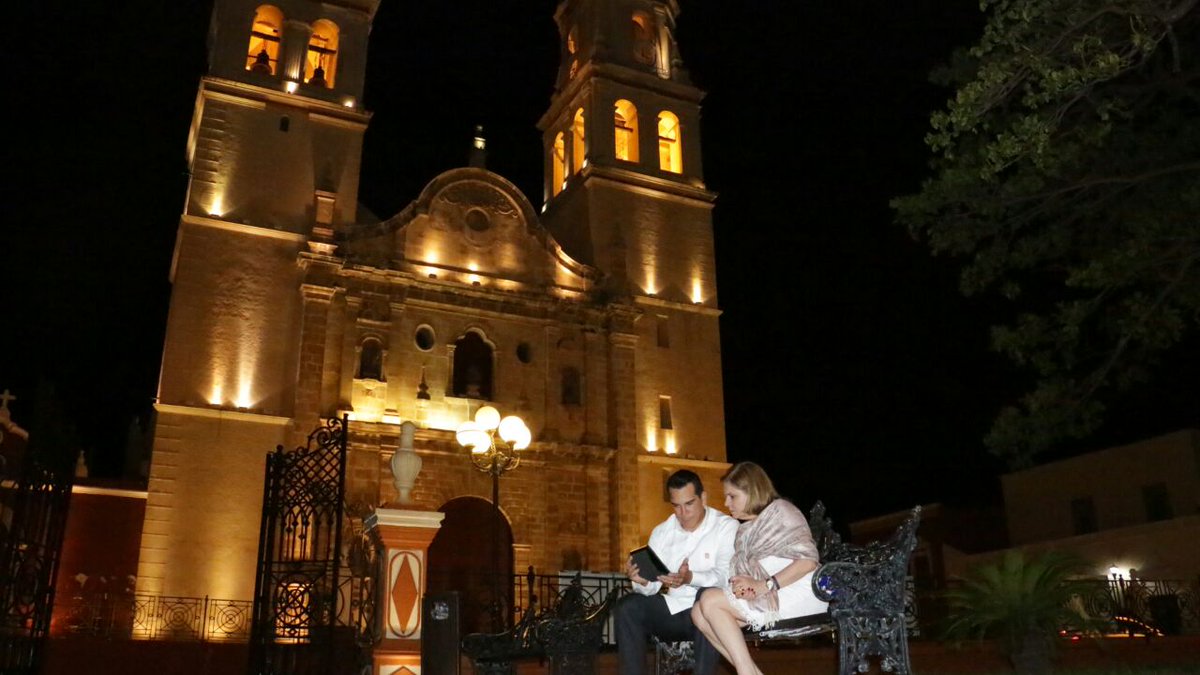 alitomorenoc's tweet photo. Junto a la procuradora @ArelyGomezGlz recorriendo el Centro Histórico de nuestra bella ciudad. https://t.co/OUbZXcURJp
