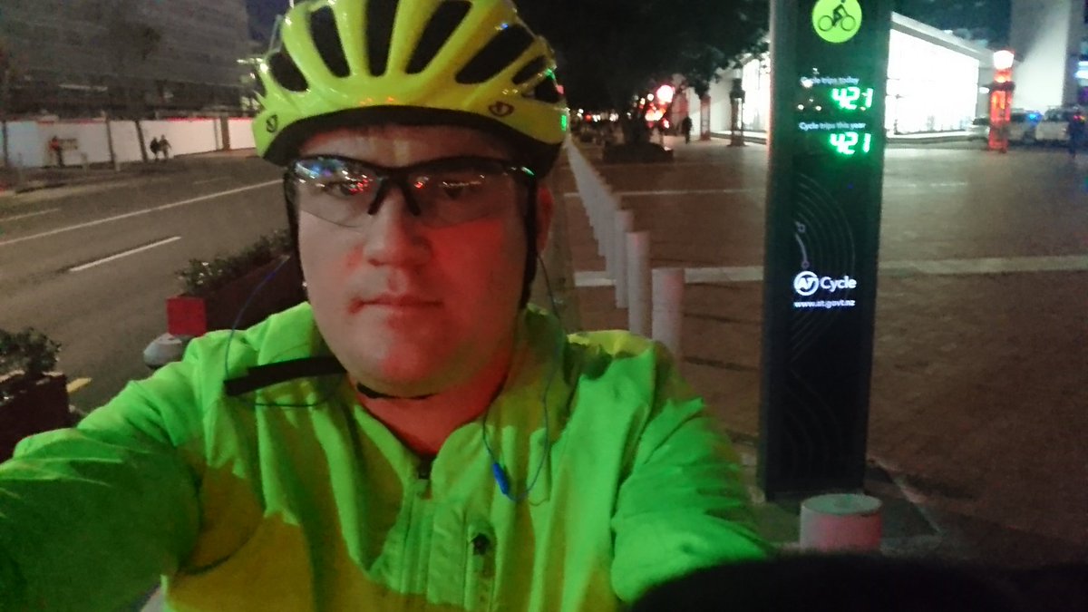 dlaidlawnz's tweet photo. So I went down past the counter tonight, we're doing well at over 420 by 6pm. #quayst #bikeakl #aklbikelife https://t.co/IXjyI13GnX