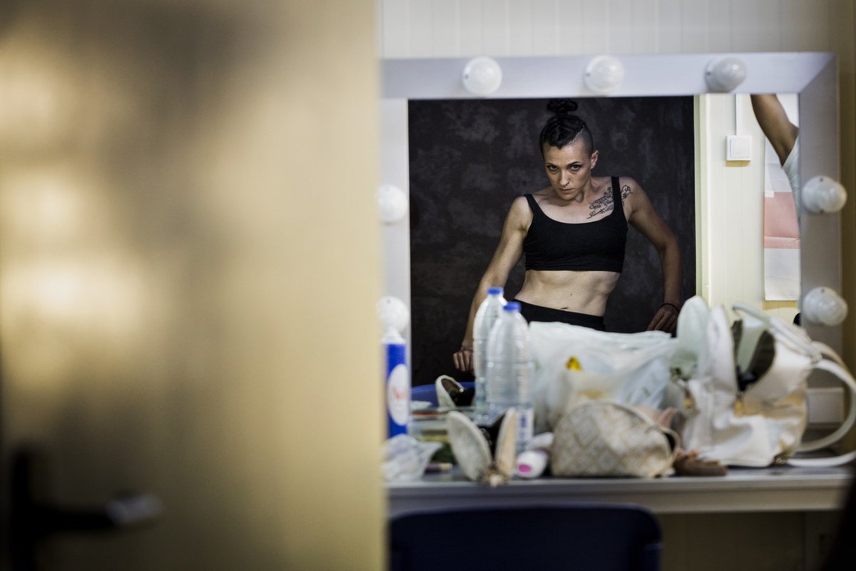 Festival Italica (@festivalitalica) on Twitter photo Fuerza y concentración. En camerinos una de las bailarinas de 'Obsolescencia Programada' de <a href="/GsusVillau/">Gsus Villau</a> hace un año Fuerza y concentración. En camerinos una de las bailarinas de 'Obsolescencia Programada' de <a href="/GsusVillau/">Gsus Villau</a> hace un año
