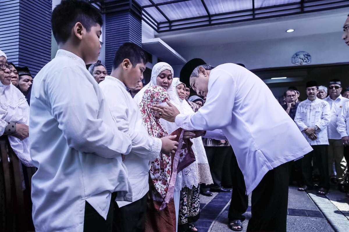 SBY melayat Ketua KPU, Husni Kamil Manik, Jumat (8/7).