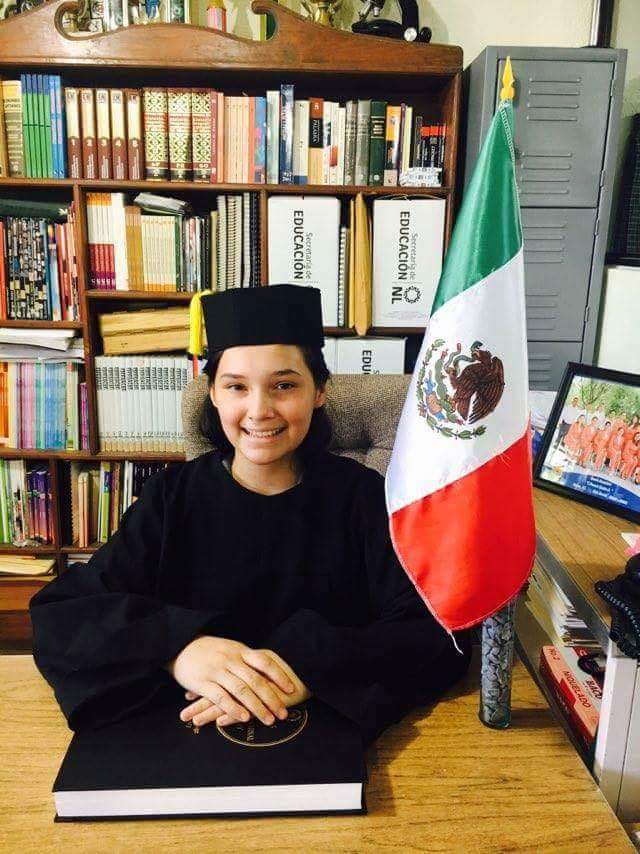 Viri_pinky's tweet photo. Despues de tanto tiempo porfin #Graduada🙈❤ Un día inolvidable😍
#voyPorMas!😆😊🙊💘 https://t.co/PZ7ziRwC8S