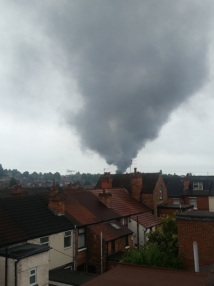 Ba5icDave's tweet photo. Have you left your hair straighteners on babe? Nope... Nottingham on fire! View from sherwood #notts #fire https://t.co/6x1OXw7DDJ