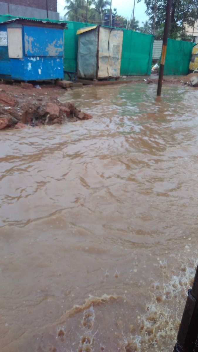 debabrata2008's tweet photo. Smart flood. Enjoy as long as it lasts. https://t.co/NiPCt1GtW0