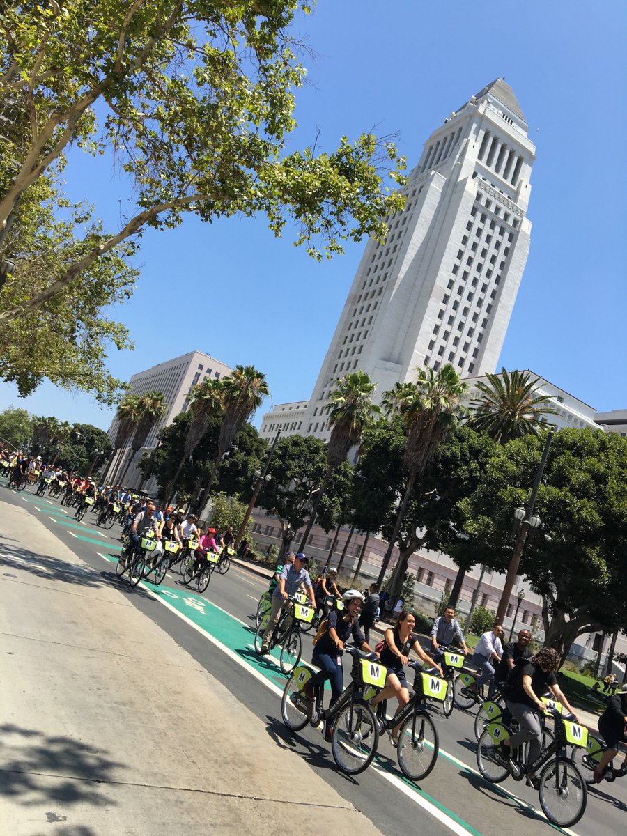 #MetroBikeShare has its debut today in DTLA. @BikeMetro #bikeshare #yam