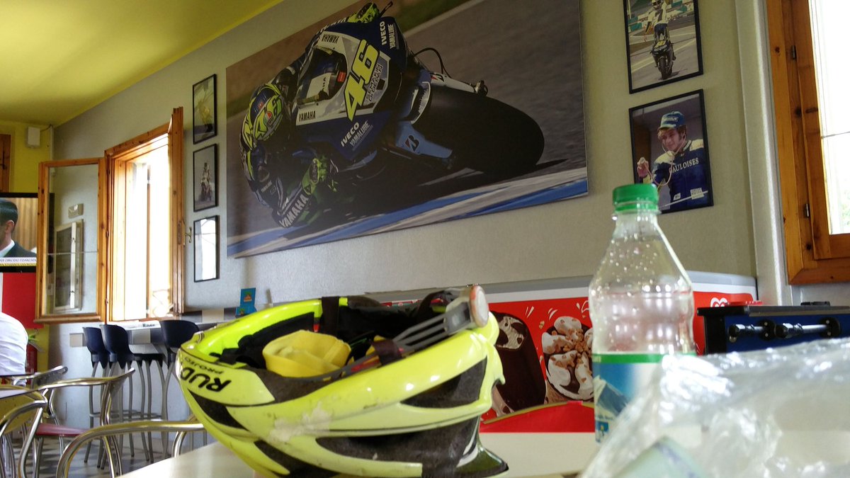 GGMRC5894's tweet photo. Dove potrebbe essere mai questo posto?😂
#Tavullia #46 #VR46 #rossice https://t.co/Xs045hYDzv