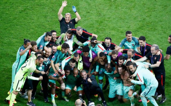 RMCFStats's tweet photo. Final #EURO2016 :
Portugal Vs. Prancis
Senin, 11 Juli 2016 Jam 02:00 WIB

RT - Portugal
Like - Prancis https://t.co/whDCexRTgg