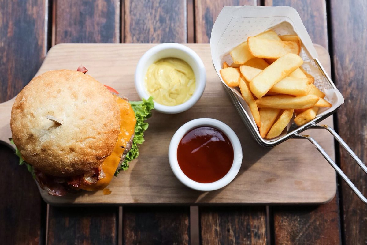 Hamburguesa 100%cordero mallorquín, un clásico ya de nuestro restaurante!!!