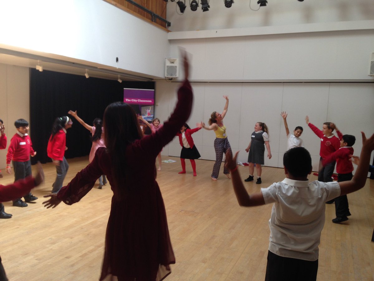 LeicesterPrint's tweet photo. Afternoon session with Manya, creating sculptures with our bodies #CityClassroom https://t.co/yE8gyVEyLk