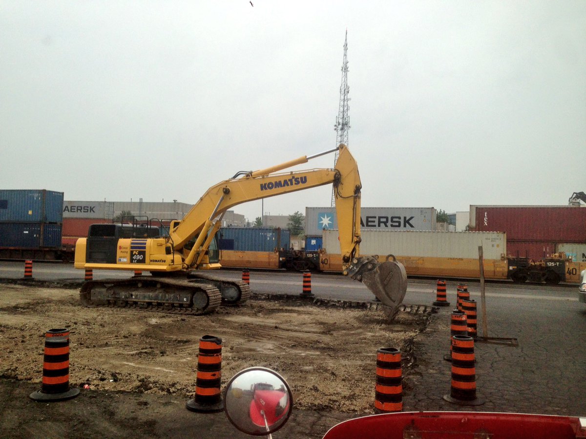 GTADServices's tweet photo. It's been a busy week of #excavation &amp; #paving in the #Gta! Hope you have a productive #Friday! #Contractor #Toronto https://t.co/f1Tn5U0RwO