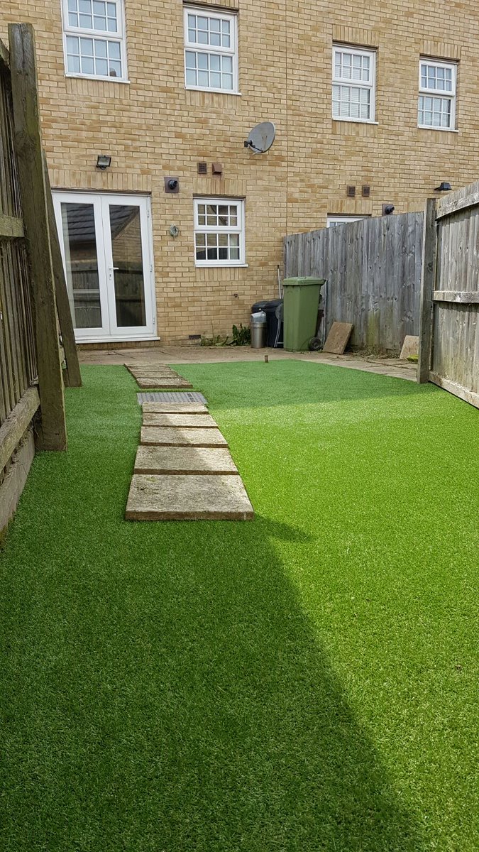 PerfectLawn1's tweet photo. Landlord asks us for a garden makeover for her tenants in Milton Keynes..
Look at the transformation #Great https://t.co/AdcbYSNBfI