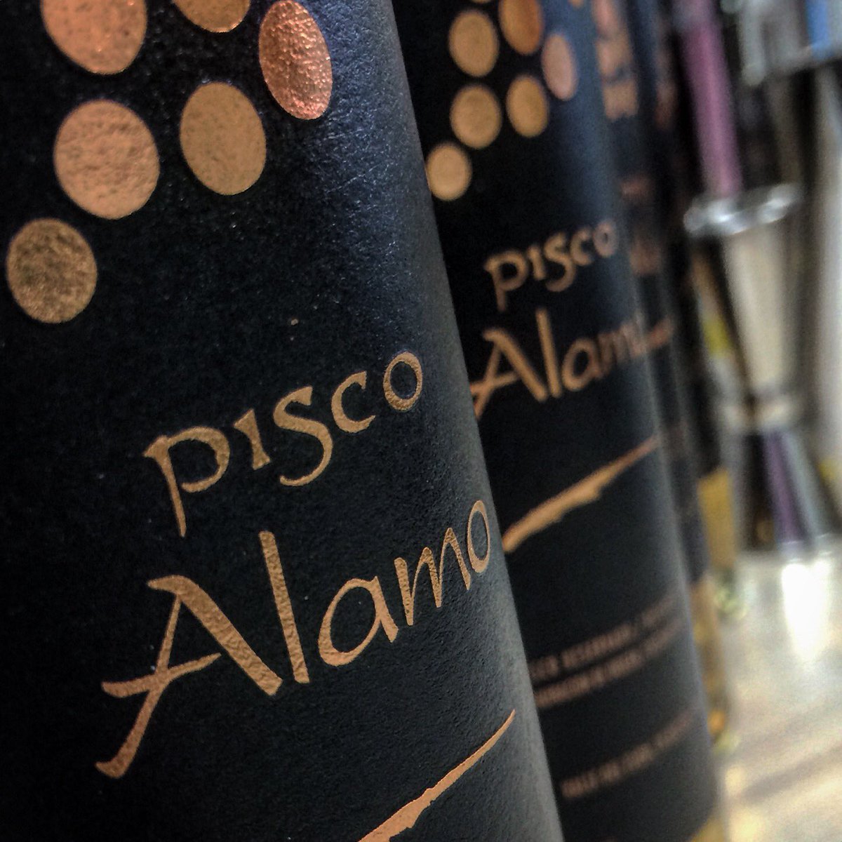 fresco_cocinero's tweet photo. Gracias @PiscoAlamo por tan grata noche en @MOTEMEI_Scl con amigos  y las nuevas recetas para coctelería nacional. https://t.co/ogx9bKrkds