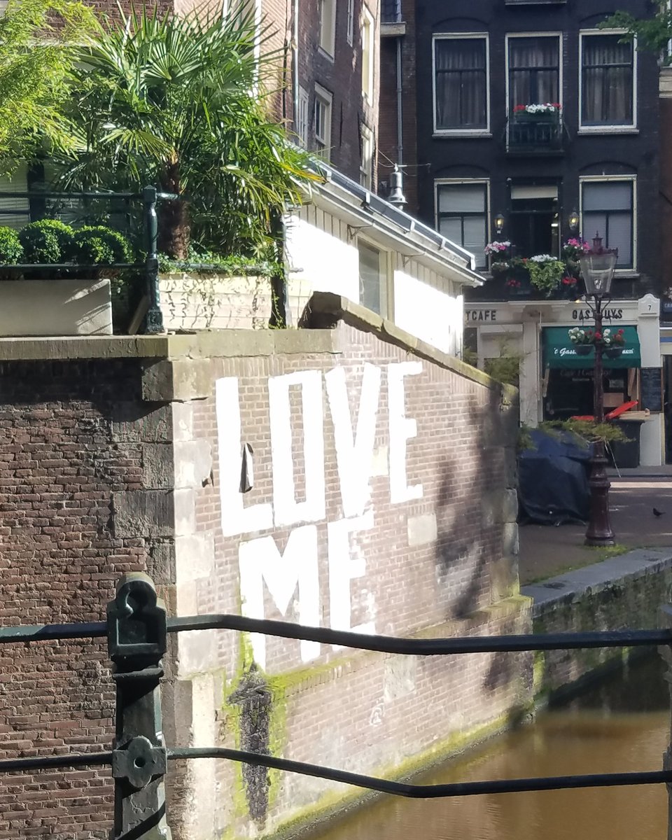 coral_negron's tweet photo. Love through a classroom's window. #allyouneedislove #dmi16 @digitalmethods https://t.co/bbjSZquk1E