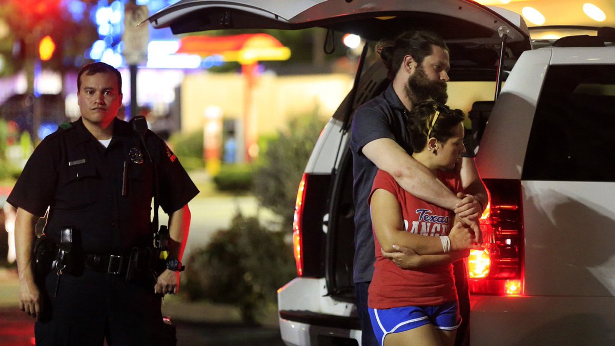 5 officers killed, 7 injured, 2 civilians wounded in ambush in Dallas, mayor says https://t.co/wbBSAAItZv