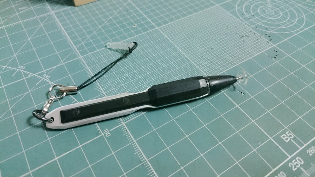 ひじき ガラスペン店頭販売中 やったー自作の黒檀タッチペン完成したよ 定型文 軽く磨くと光沢が出ます ペン 先はディスク型対応です もちろん通常型と3ds用にも交換可能 商品化したストラップサイズのペンとしてはこれが一本目かな 修正したい箇所が