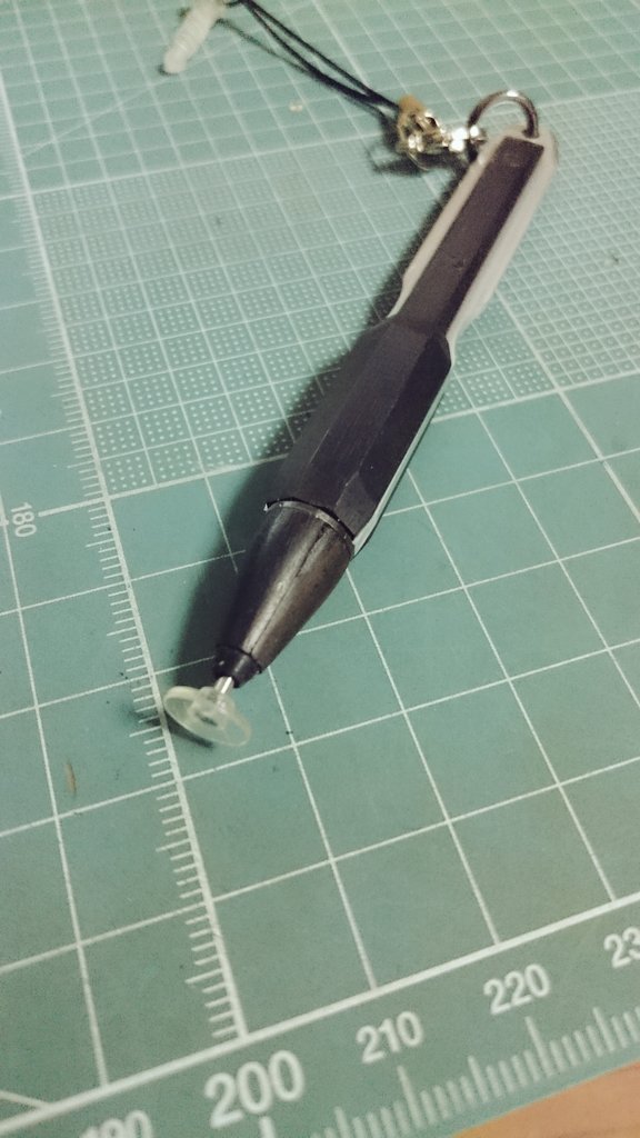 ひじき ガラスペン店頭販売中 やったー自作の黒檀タッチペン完成したよ 定型文 軽く磨くと光沢が出ます ペン 先はディスク型対応です もちろん通常型と3ds用にも交換可能 商品化したストラップサイズのペンとしてはこれが一本目かな 修正したい箇所が