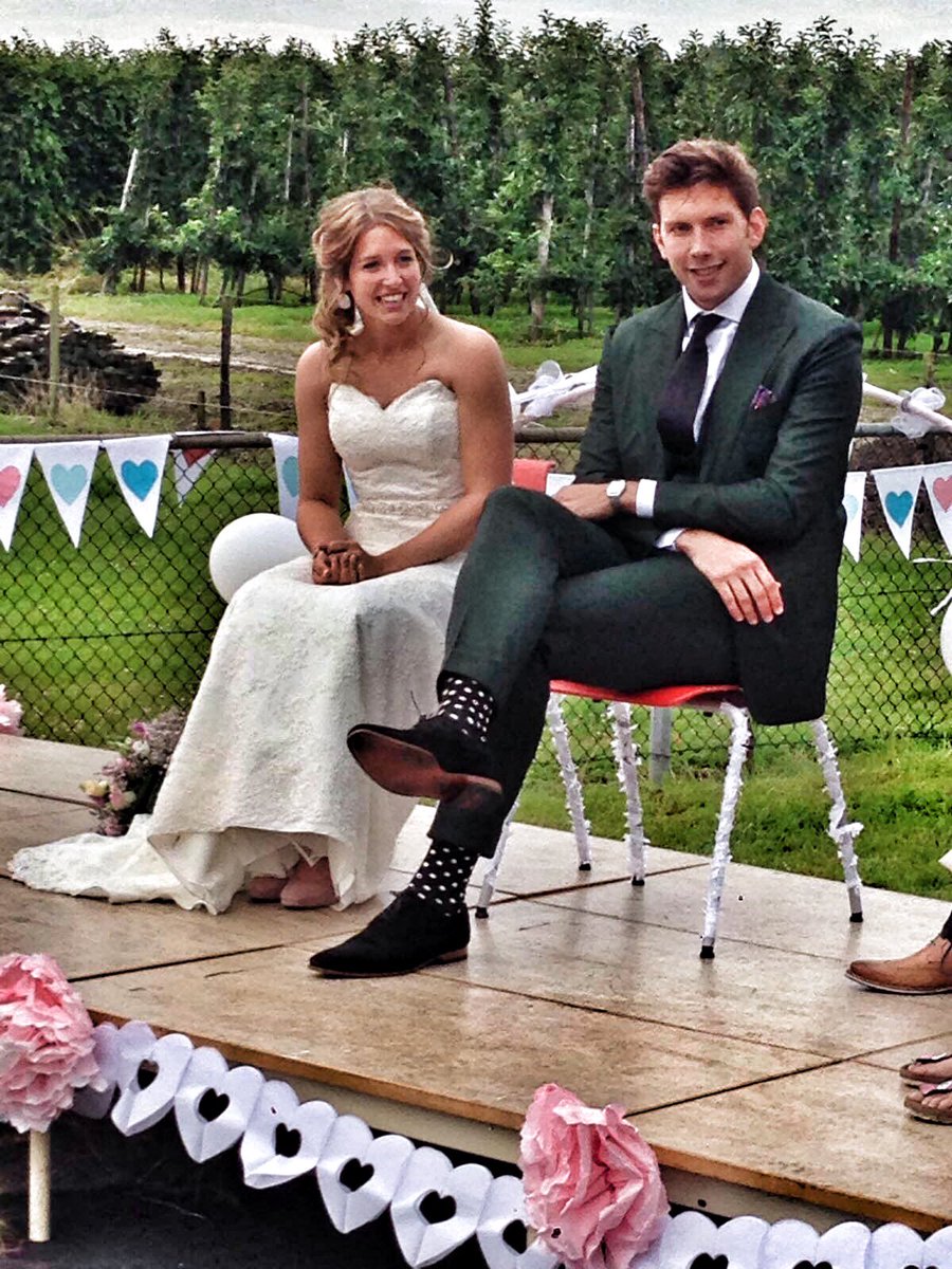 DeMerwedonk's tweet photo. Meester Tom trouwt 'zijn juf' Simone💞 @ovo_po #huwelijk https://t.co/pAwGHxjzNj