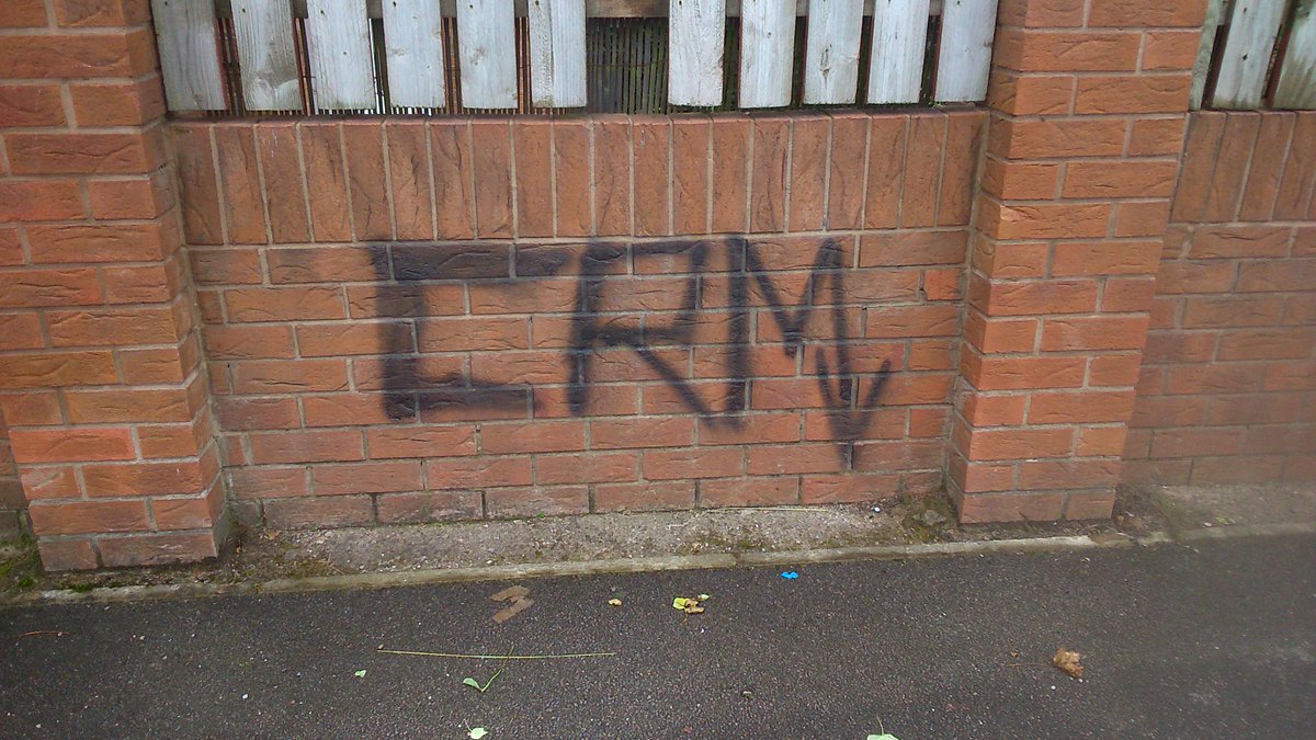 CleanShcliffe's tweet photo. Reported 4 months ago to @sccstreetsahead but no action, what next @GillFurnissMP? https://t.co/vNYOzHnBfp