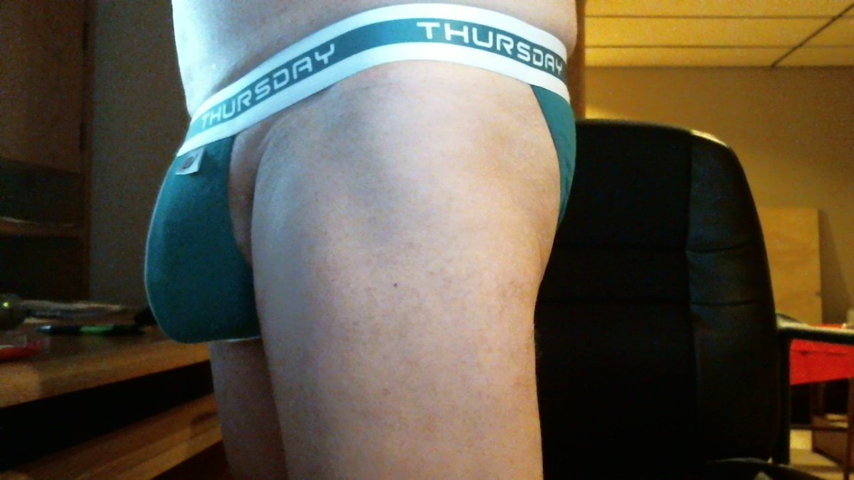 mikey70072's tweet photo. Good Friday to everyone #pantsoftheday nothing special not even the right day.#bulge and almost #dicslip https://t.co/aUK8ASou3J