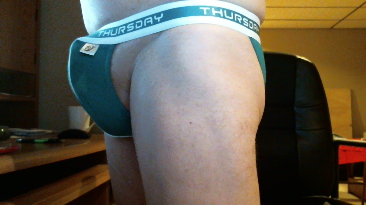 mikey70072's tweet photo. Good Friday to everyone #pantsoftheday nothing special not even the right day.#bulge and almost #dicslip https://t.co/aUK8ASou3J