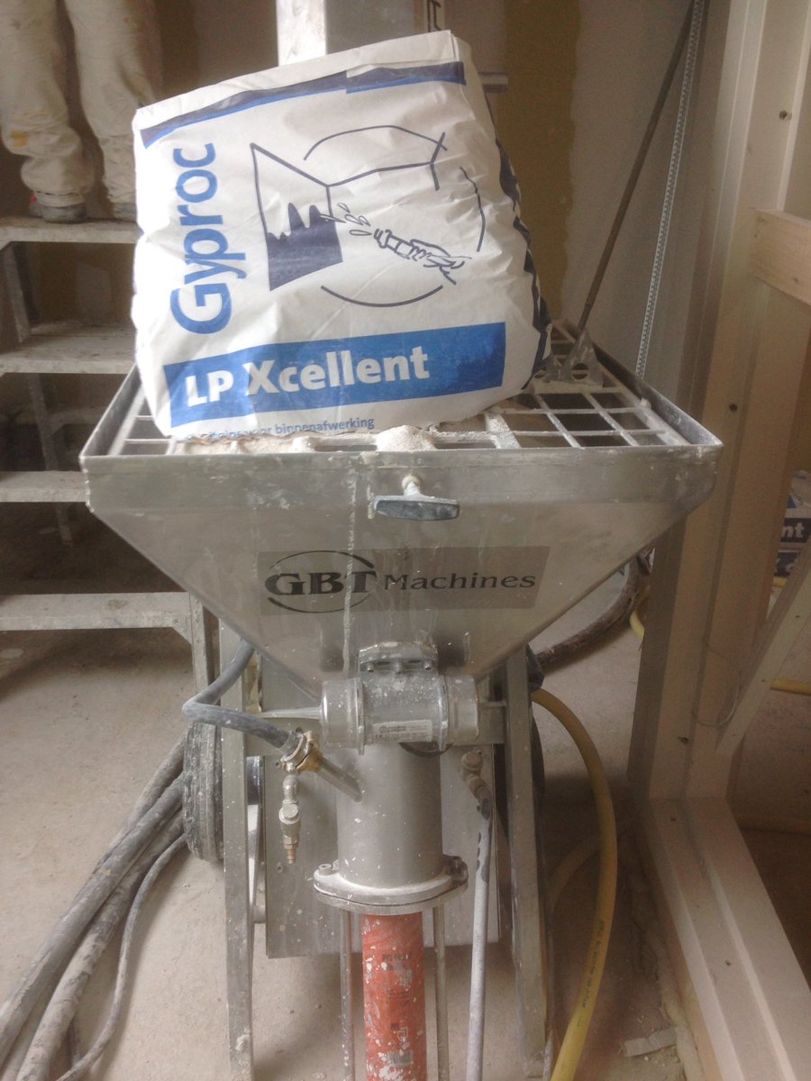 PostPeter58's tweet photo. Mooie combi van @Gyproc Xcellent en de nieuwe gipsspuit van @GBTKees dat werkt formidable https://t.co/wLdr6HFm28