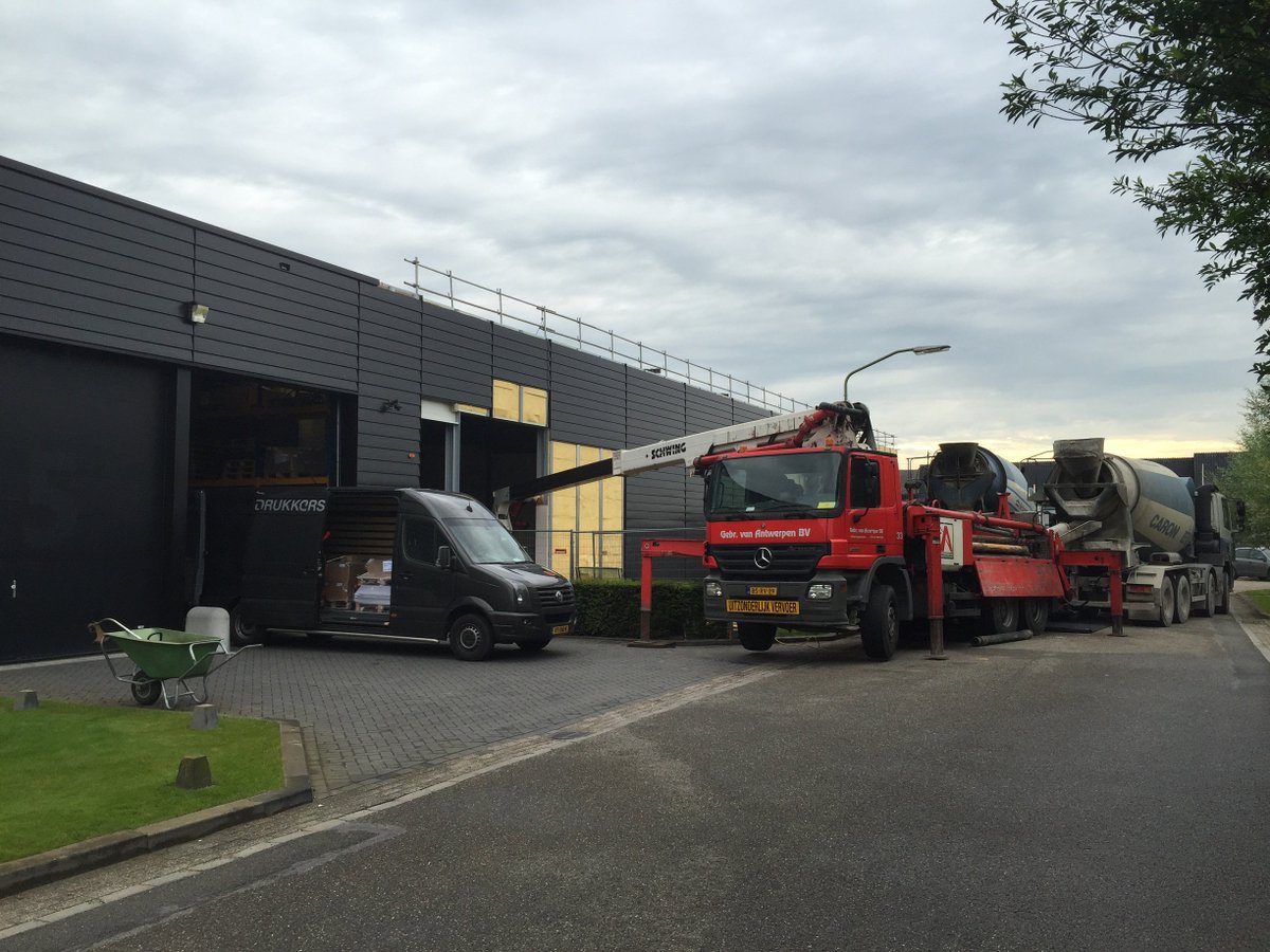 Vandaag het startschot voor het storten van het beton voor de vloer.