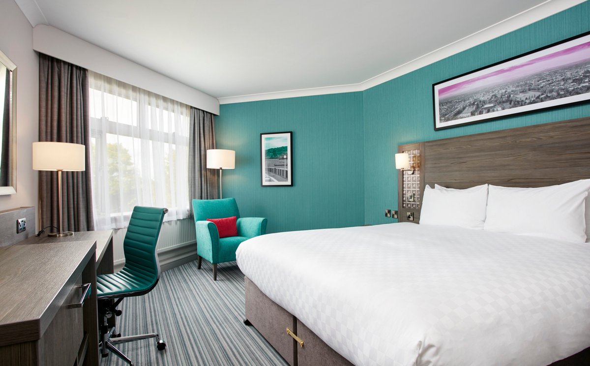 #FreebieFriday time! #Win a 1 night stay at any of our UK or Irish hotels. Rt &amp; follow to enter #fridayfeeling