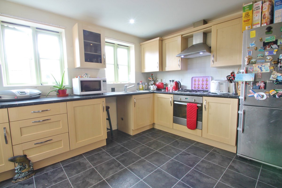 3 bed family home in South Cerney on the market at £249,995. Call 01285 847003 to view! tinyurl.com/nfoo8om