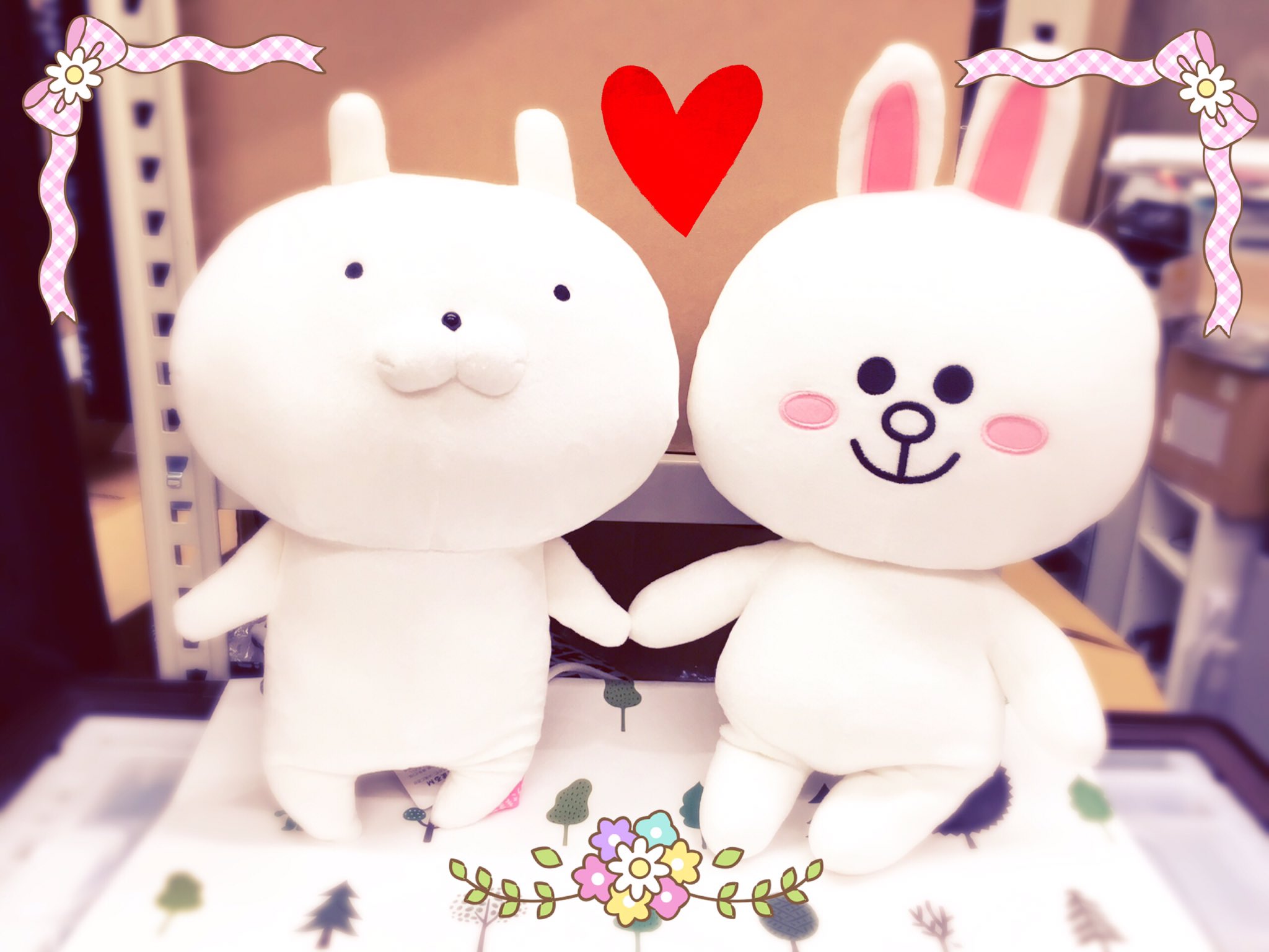 Line Friends Store原宿 A Twitter そしてline Friendsでうさぎといえば コニーちゃんもお忘れなく スタッフ1のコニオタの私がお勧めするのはふわふわぬいぐるみクッションです うさまるとも仲良く手を繋いでおります Lineフレンズ コニー うさまる T