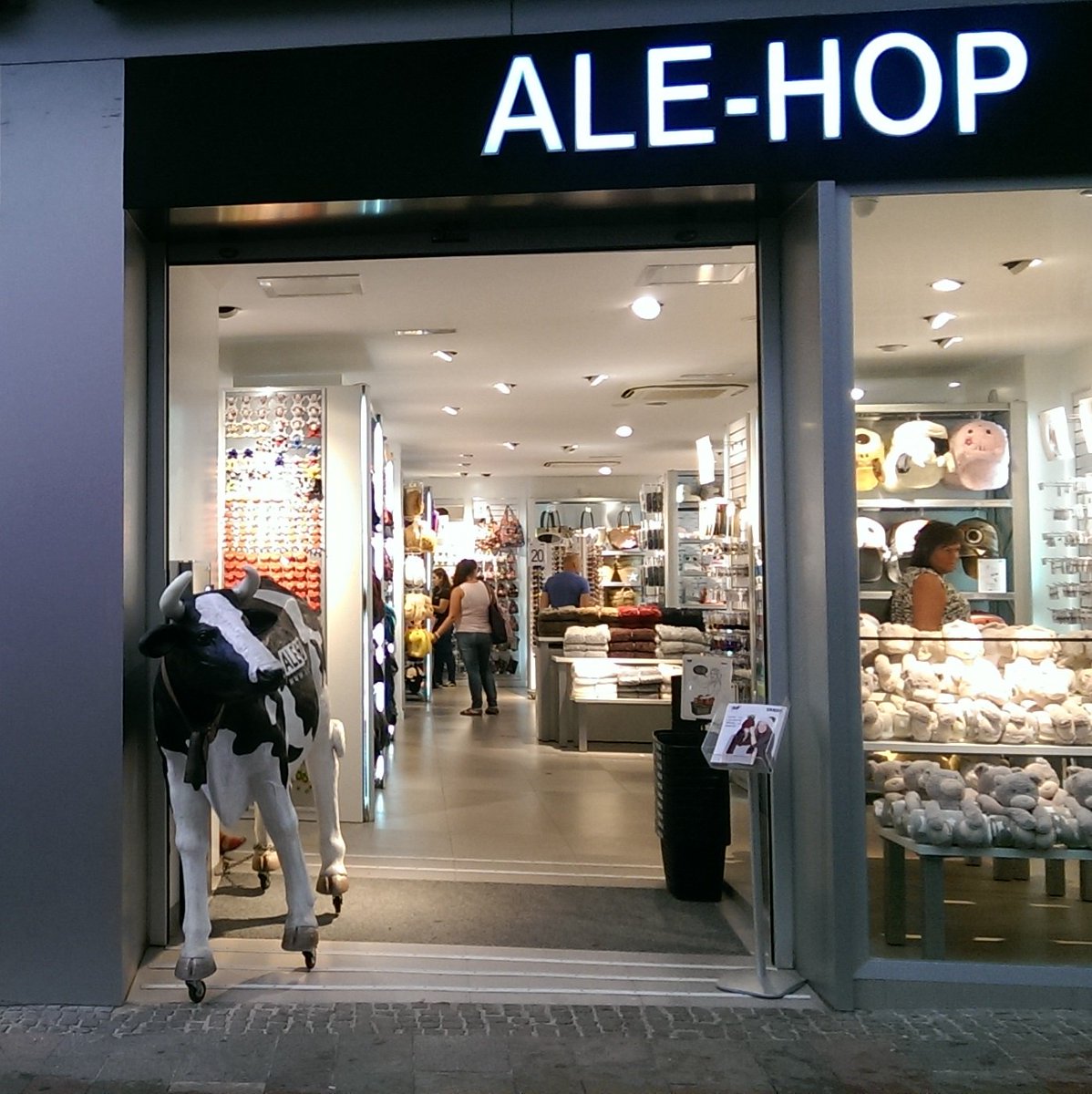PuzzlerT's tweet photo. Didn't think #CowAppreciationDay was until Tuesday, but what the Hell...
#cartographycow
#rollercow
#spidercow https://t.co/lvb2wUOiQ3