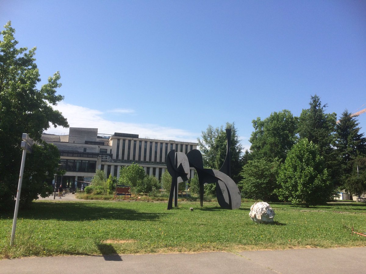 Visite guidée du campus et des bâtiments avec @AuvergneRhoneAlpes <a href="/yannickneuder/">Dr. Yannick Neuder</a> <a href="/PLevyGrenoble/">Patrick Lévy</a> <a href="/brigitteplateau/">Brigitte Plateau</a>
